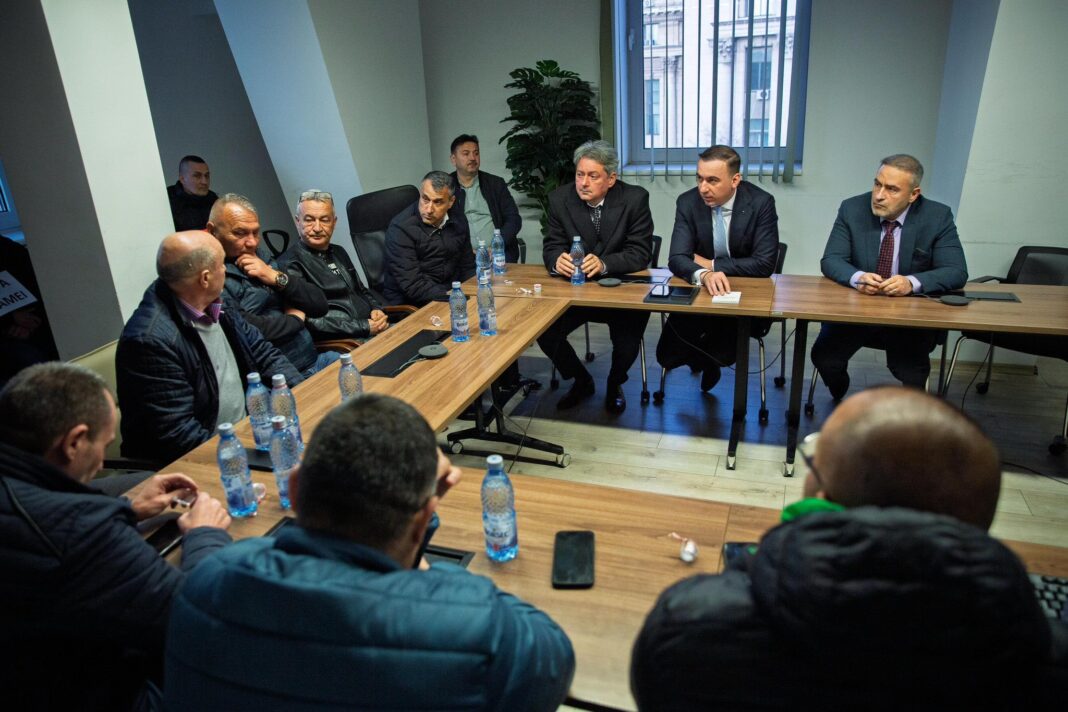 NEWS.ro: Bogdan Ivan a discutat cu reprezentanţii angajaţilor pe perioadă determinată la CE Oltenia: Etapele de reorganizare nu sunt o schimbare de ultim moment, ci elemente stabilite de aproape 4 ani