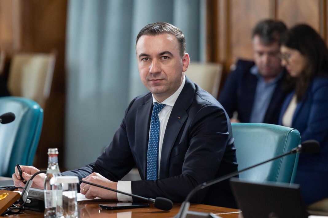 NEWS.ro: Bogdan Ivan: Dacă nu am mai aduce în România niciun litru de motorină, n-am mai rafina niciun litru de ţiţei, am fi o situaţia în care aproape 4 luni de zile, să putem să funcţionăm la nevoia României de astăzi, cu stocurile de criză