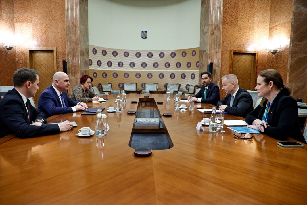 NEWS.ro: Bolojan, discuţii cu reprezentantii companiei OMV, la Palatul Victoria: Aceştia au atras atenţia asupra provocării privind securizarea lanţului de aprovizionare / Guvernul  analizează toate scenariile, în funcţie de evoluţia situaţiei