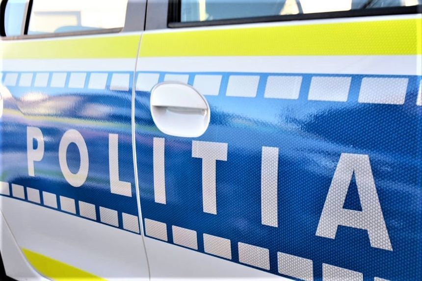 NEWS.ro: Caraş-Severin: Poliţist agresat de doi tineri în timpul unei intervenţii / Unul dintre agresori a fost reţinut pentru ultraj