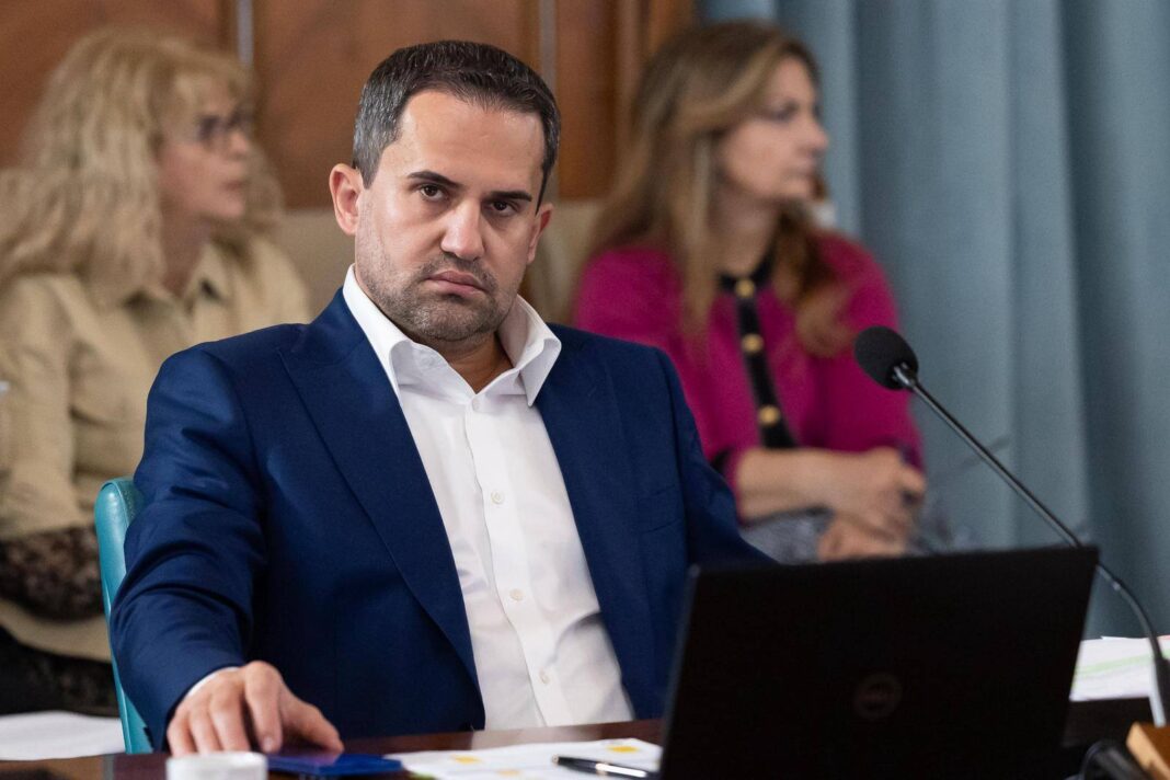 NEWS.ro: Ciprian Şerban: Amendamentele făcute de către PSD nu au fost negociate cu niciun partid. Care este asocierea cu AUR? / Am făcut doar nişte propuneri, trec sau nu trec la vot, asta e partea a doua, o să vedem la buget