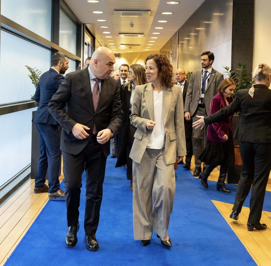 NEWS.ro: Comisarul european din partea României va prezenta, în luna mai, strategia europeană anti-sărăcie, prima de acest fel a Uniunii Europene