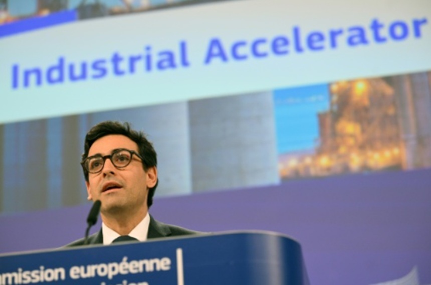 NEWS.ro: Comisia Europeană îşi prezintă propunerile în favoarea industriei ”Made in Europe”. ”Obiectivul nostru este clar: aducerea industriei la 20% din PIB-ul european până în 2035, de la 14% în prezent”, anunţă vicepreşedintele Comisiei Europene Stéphane Séjour