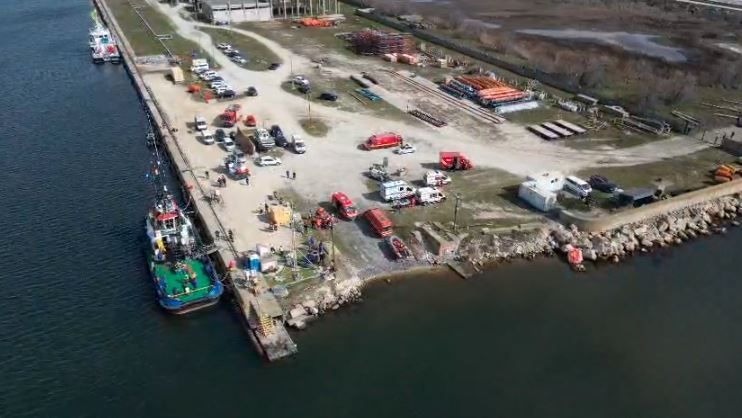 NEWS.ro: Compania Midia Marine Terminal a deschis o anchetă internă pentru a stabili cauzele scufundării remorcherului Astana şi sprijină operaţiunile de căutare a celor trei marinari încă dispăruţi/ Căutarea, sistată din cauza condiţiilor meteo