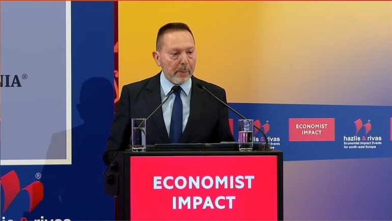 NEWS.ro: Conferinţa The Economist - Yannis Stournaras, guvernator al Băncii Greciei şi membru în board-ul BCE: Criza energetică e un semnal de alarmă puternic / E nevoie de schimbări instituţionale