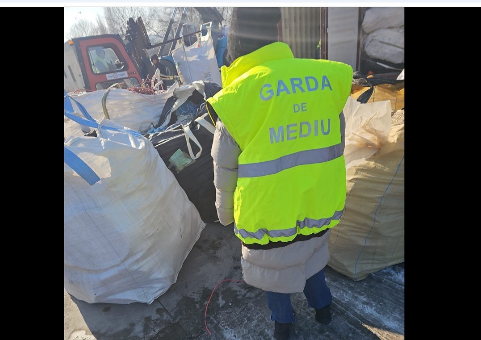 NEWS.ro: Constanţa: Poliţiştii au deschis dosar penal după descoperirea unor resturi de origine animală, aflate în diferite stări de degradare / Au fost găsite şi opt crotaliere de ovine, ridicate de specialiştii DSVSA