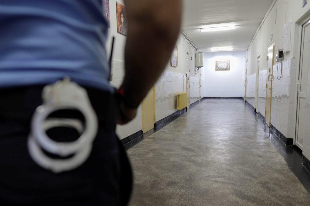 NEWS.ro: Covasna: Doi bărbaţi au fost trimişi în judecată, fiind acuzaţi că au înjunghiat două persoane şi au bătut alta / Ei mai sunt acuzaţi că au ameninţat un şofer ca să îi plimbe cu maşina