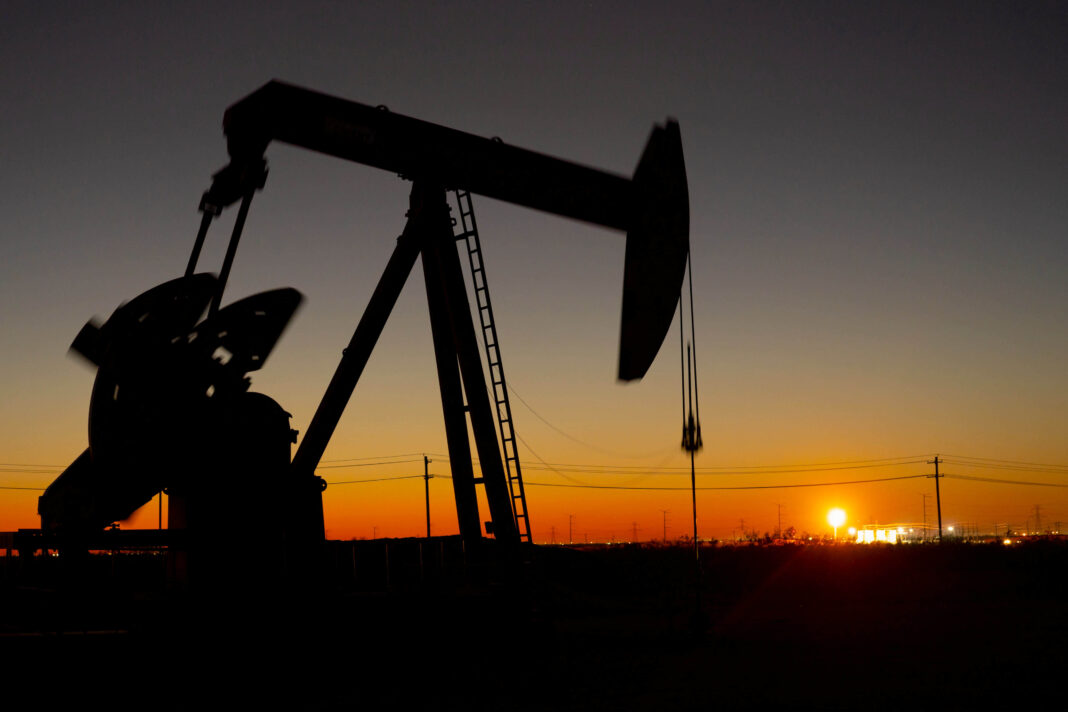 NEWS.ro: Creştere bruscă a preţului petrolului, în primele ore de tranzacţionare din Asia