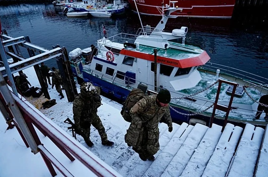 NEWS.ro: Danemarca s-a pregătit să răspundă unei invazii a Groenlandei de către SUA, sub acoperirea exerciţiului NATO Arctic Endurance, dezvăluie radioteleviziunea daneză DR. Ordinul operaţiunii, dat la 13 ianuarie, după răpirea lui Maduro