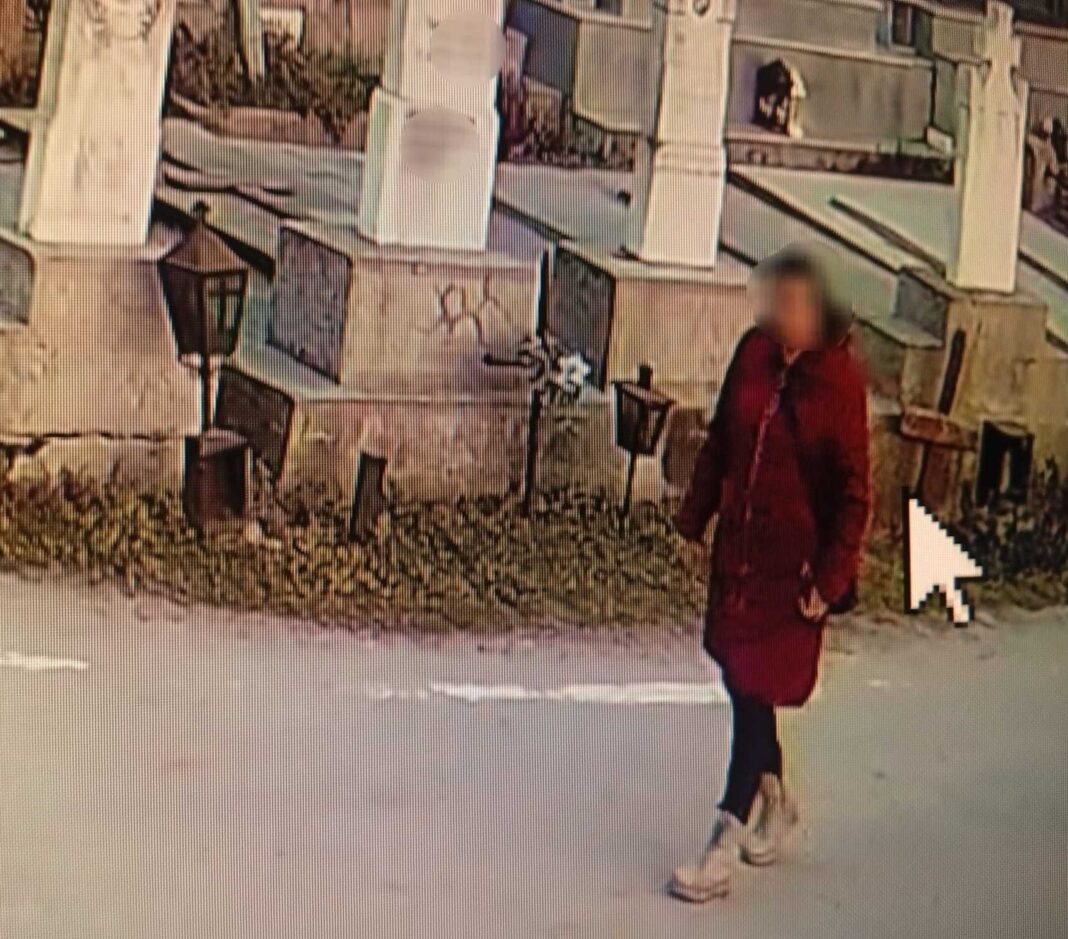 NEWS.ro: Dolj: Poliţiştii au stabilit că o femeie a fost cea care a vandalizat crucea de pe mormântul lui Ilie Balaci / Ea este cercetată pentru profanare de morminte