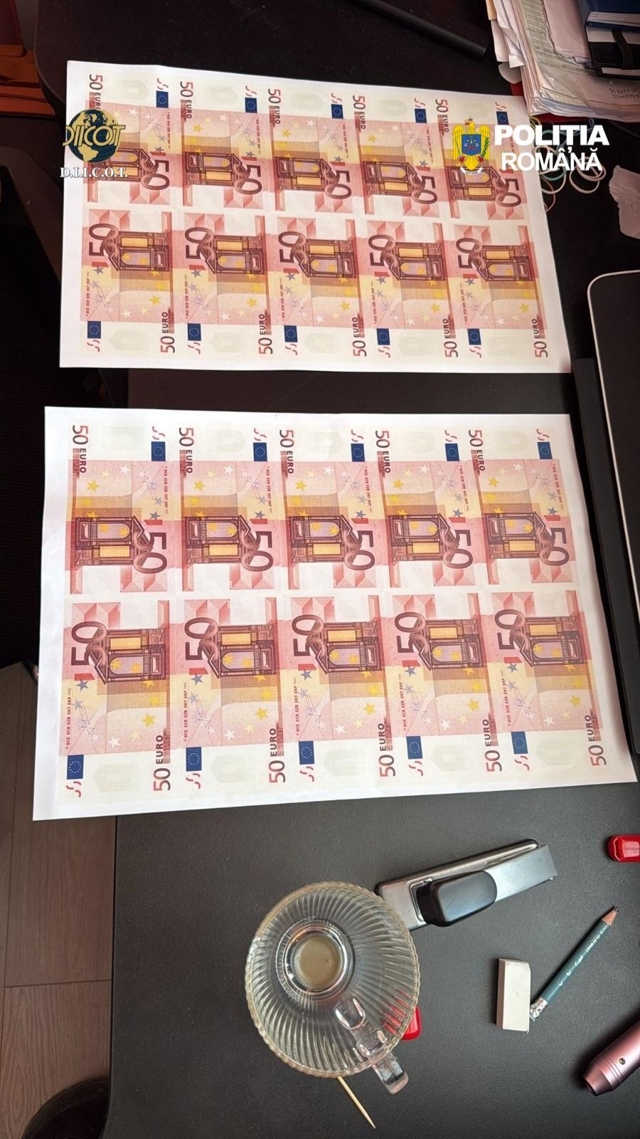 NEWS.ro: Fabrică de bani falşi, descoperită în judeţul Suceava / Un italian cunoscut pe plan internaţional ar fi învăţat membrii grupării să falsifice bancnotele / Prinşi în flagrant, la Sofia, cu 1,2 milioane de euro falşi