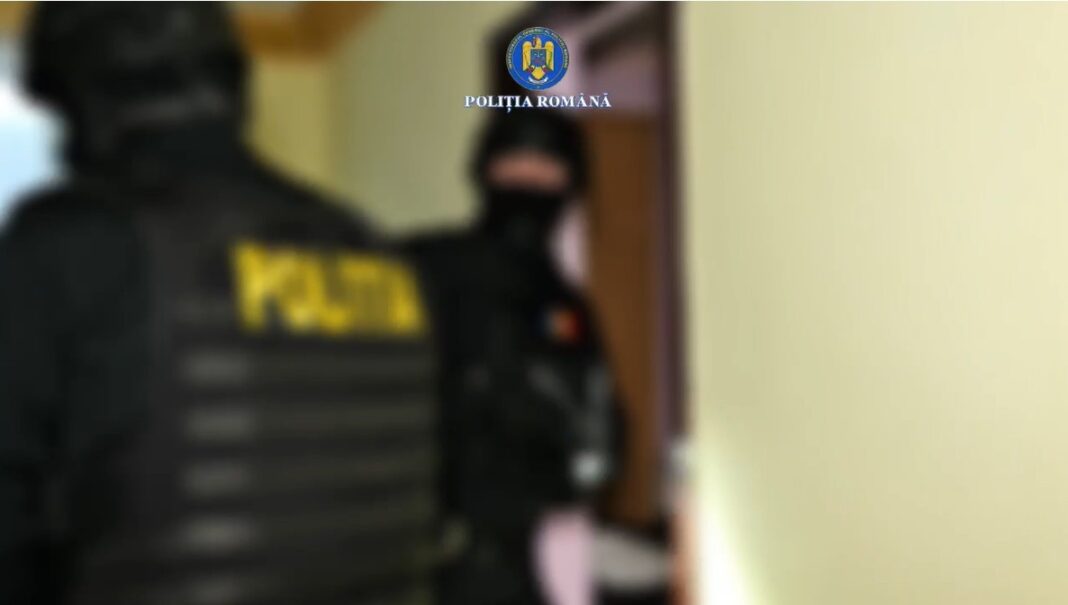 NEWS.ro: Firme înşelate cu aproape patru milioane de lei de o societate care a folosit nume şi identităţi false şi a cumpărat maşini şi materiale de construcţii cu bilete la ordin, fără bani în conturi/ Percheziţii şi audieri în acest caz