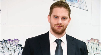 NEWS.ro: Fostul ministrul Elan Laufer şi doi dintre copiii săi, implicaţi într-un accident rutier în timp ce se aflau pe trotinetă