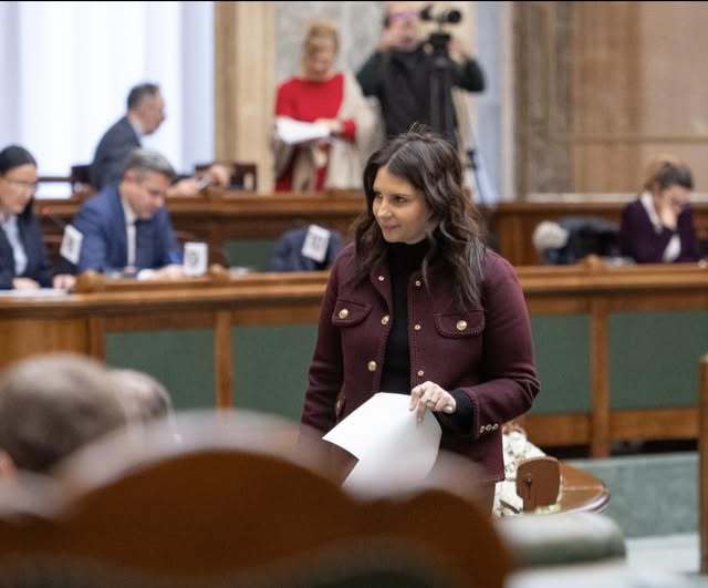 NEWS.ro: Gabriela Horga (PNL): PSD încearcă să mute discuţia de la adevăratele probleme. De fapt îi deranjează orice reformă care atinge privilegiile sistemului pe care l-au construit / România, sufocată de o reţea de sinecuri şi instituţii capturate politic