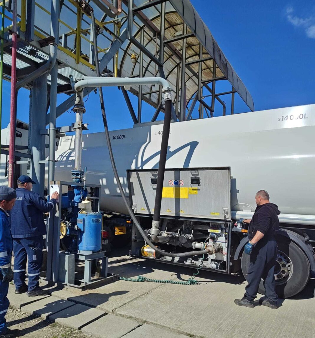 NEWS.ro: Garda de Mediu a verificat depozite şi terminale de produse petroliere din judeţele Bacău, Alba şi Prahova / S-au depistat instalaţii de protejare a mediului nefuncţionale / Măsuri dispuse