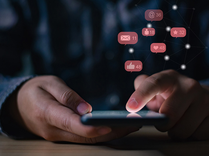 NEWS.ro: Generaţia notificărilor: cum ne „fură” ecranele capacitatea de concentrare şi ce putem face pentru a ne reseta creierul