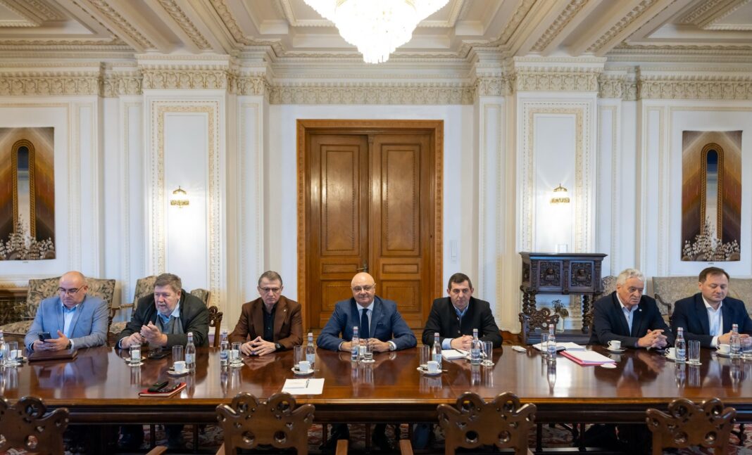 NEWS.ro: Grindeanu: Principala nemulţumire a sindicatelor este lipsa dialogului real cu premierul Bolojan / Am decis împreună o formă periodică de consultare, iar cerinţele lor să fie susţinute şi transmise la nivelul coaliţiei de către PSD