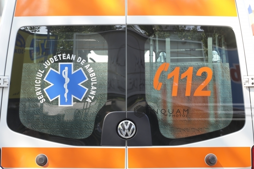 NEWS.ro: Iaşi: Trafic oprit pe DN 28 în zona localităţii Strunga, după ce o ambulanţă a luat foc. Nu au fost înregistrate victime