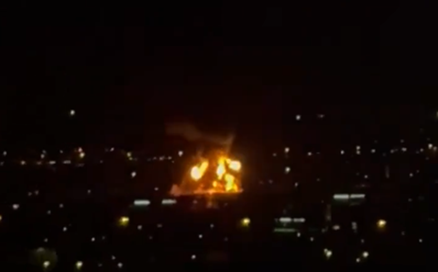 NEWS.ro: Incendiu lângă aeroportul din Dubai, după un atac cu drone. Zborurile au fost suspendate