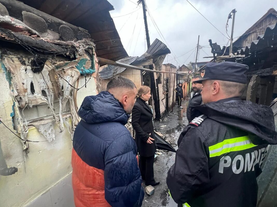 NEWS.ro: Incendiul din Turda - 21 de locuinţe au fost distruse, iar 65 de persoane au rămas fără adăpost/ Au fost asigurate spaţii temporare de cazare şi servicii de asistenţă socială şi medicală şi se fac demersuri pentru amplasarea de containere echipate