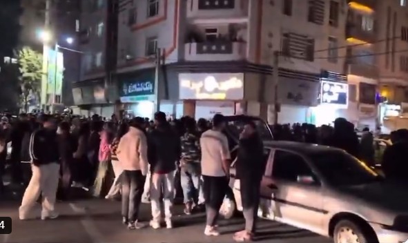 NEWS.ro: Iranienii sărbătoresc în stradă la Teheran după ce Trump a anunţat moartea lui Khamenei