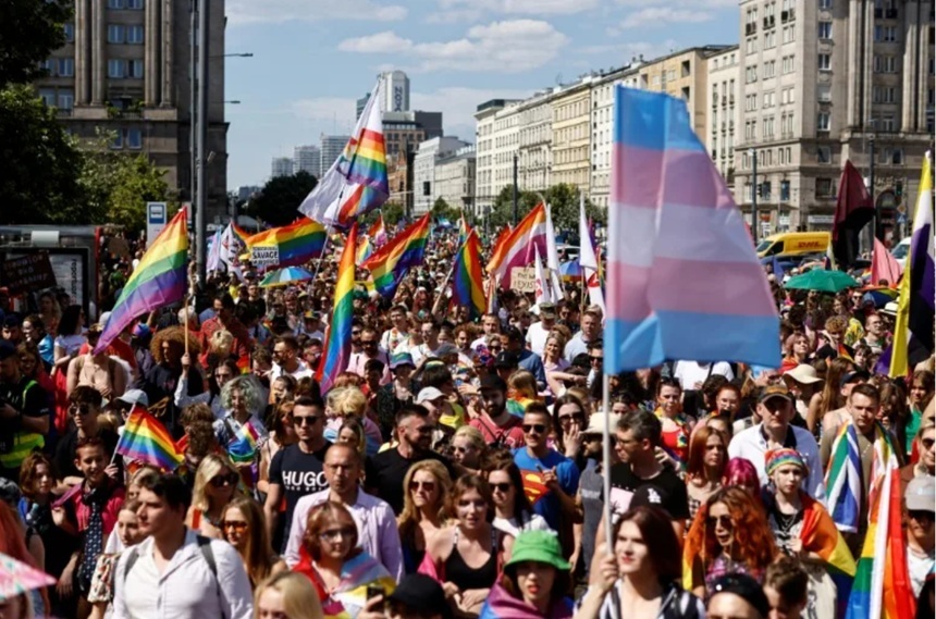 NEWS.ro: Justiţia poloneză recunoaşte căsătoriile gay încheiate în UE