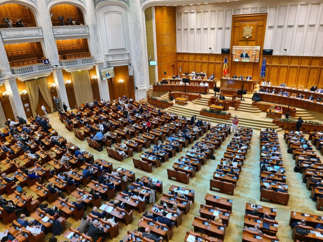 NEWS.ro: Legea care prevede obligaţia afişării de mesaje care să atragă atenţia asupra fenomenului traficului de persoane în hoteluri, centre de acordare a vizelor, agenţii de turism a fost promulgată
