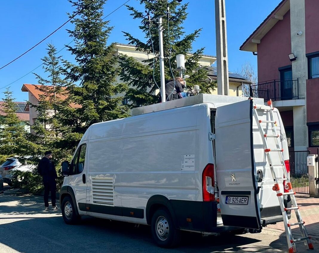 NEWS.ro: Locuitorii unui cartier din Slobozia, terorizaţi de mirosuri greu de suportat care nu au o cauză aparentă / Calitalea aerului va fi monitorizată timp de o săptămână cu un laborator mobil