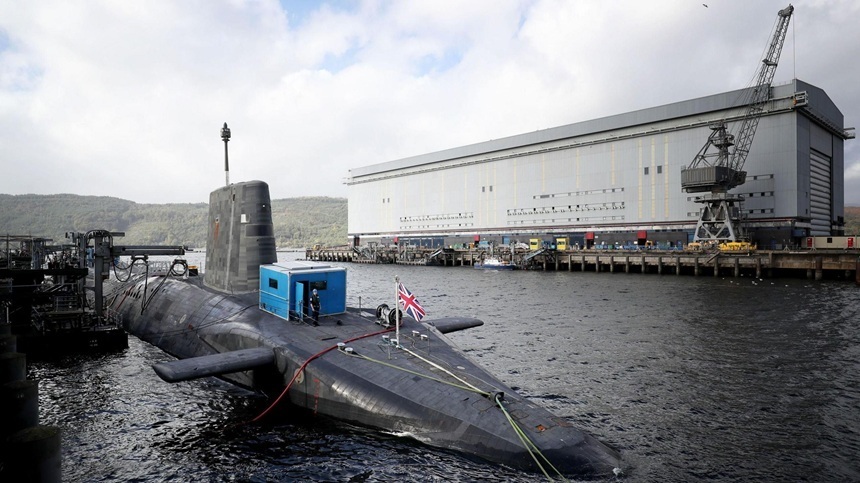 NEWS.ro: MAE confirmă că una dintre persoanele care ar fi încercat să pătrundă într-o bază navală britanică unde sunt submarine nucleare are cetăţenie română/ Consulatul României la Edinburgh, pregătit să acorde asistenţă consulară