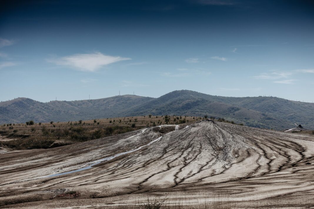 NEWS.ro: Marcel Ciolacu: O să vină sume importante în turismul buzoian/ Consiliul Judeţean mizează pe Pietroasele, Monteoru şi Vulcanii Noroioşi