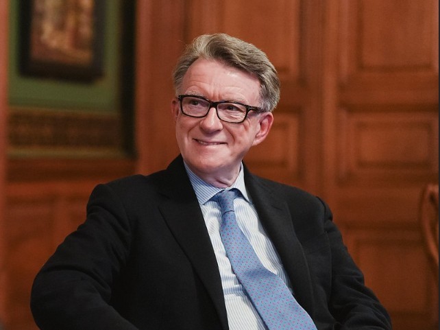 NEWS.ro: Marea Britanie a publicat documente despre numirea fostului ambasador Peter Mandelson. Ele arată că sugerase folosirea lui Nigel Farage pentru a ajunge la Trump şi că a cerut 500.000 de lire pentru că a fost demis din post