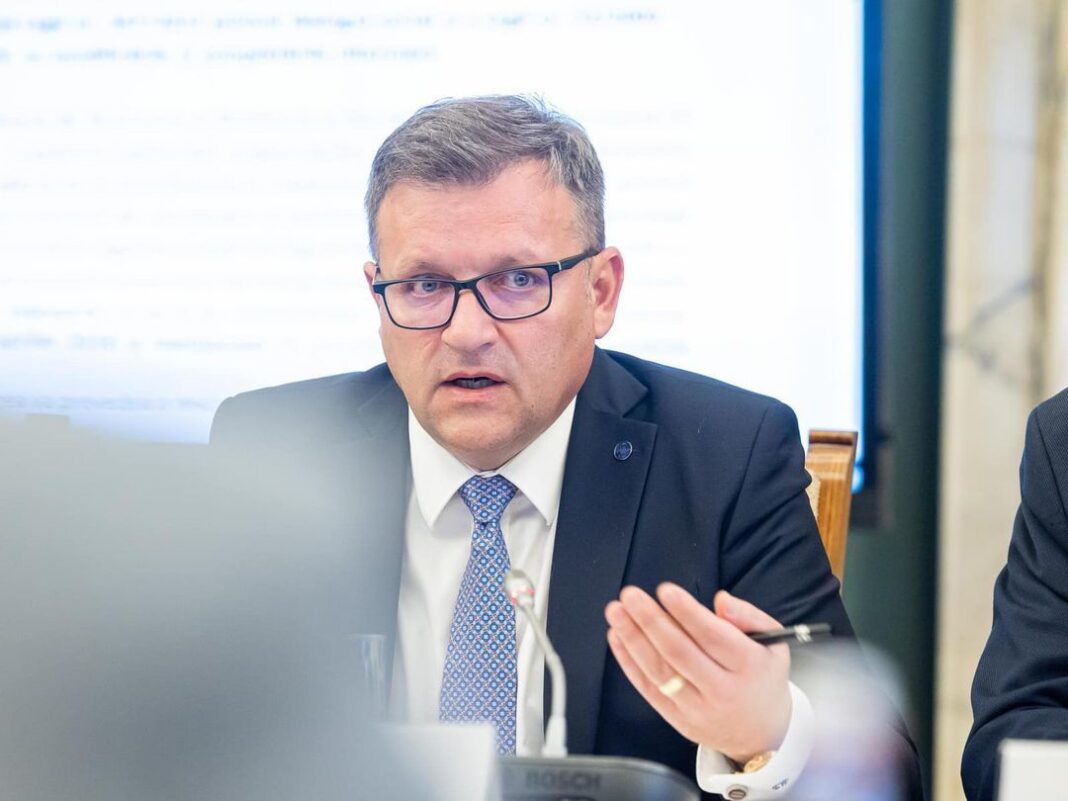 NEWS.ro: Marius Budăi, despre o ieşire de la guvernare a PSD: Diminuarea pachetului social este inacceptabilă pentru noi. Nu trebuie să fie plasată responsabilitatea stabilităţii coaliţiei doar pe PSD