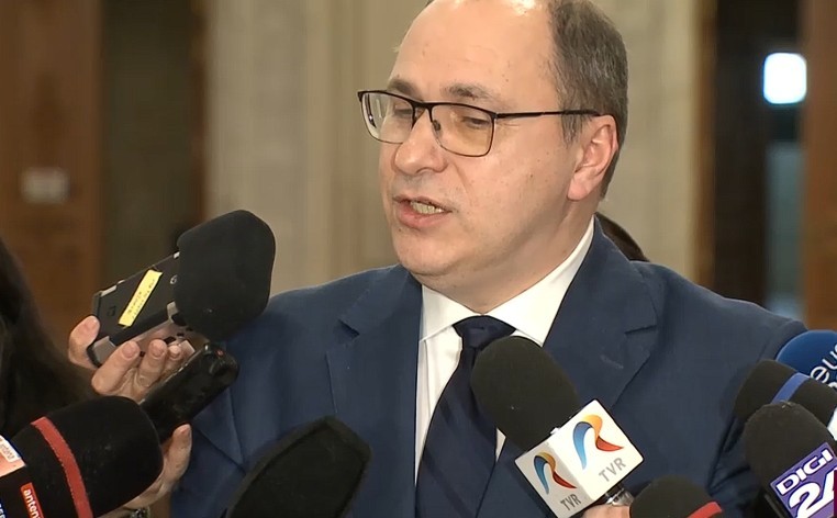 NEWS.ro: Mihai Dimian: Ministerul pune la dispoziţia şcolilor care nu au organizat simularea de Evaluarea Naţională subiectele, platforma de evaluare şi evaluatori, astfel încât examenul să se organizeze în perioada următoare şi în aceste centre