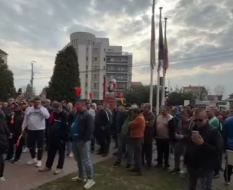 NEWS.ro: Minerii şi energeticienii protestează din nou, la Târgu Jiu, nemulţumiti că de la 1 aprilie le expiră contractele îmcheiate pe durată determinată/ Răspunsul CE Oltenia - VIDEO