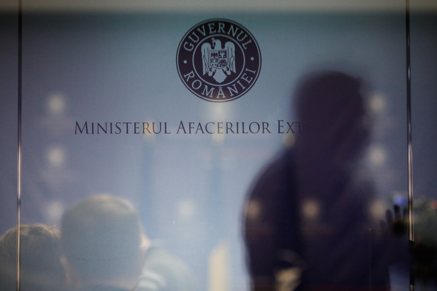NEWS.ro: Ministerul de Externe anunţă că 12.500 de români mai sunt în ţările afectete de conflictul din Orientul Mijlociu, dintre care 2.500 solicită revenirea în ţară / 400 de cazuri sunt prioritare / Oana Ţoiu: Nu răsuflăm încă uşuraţi