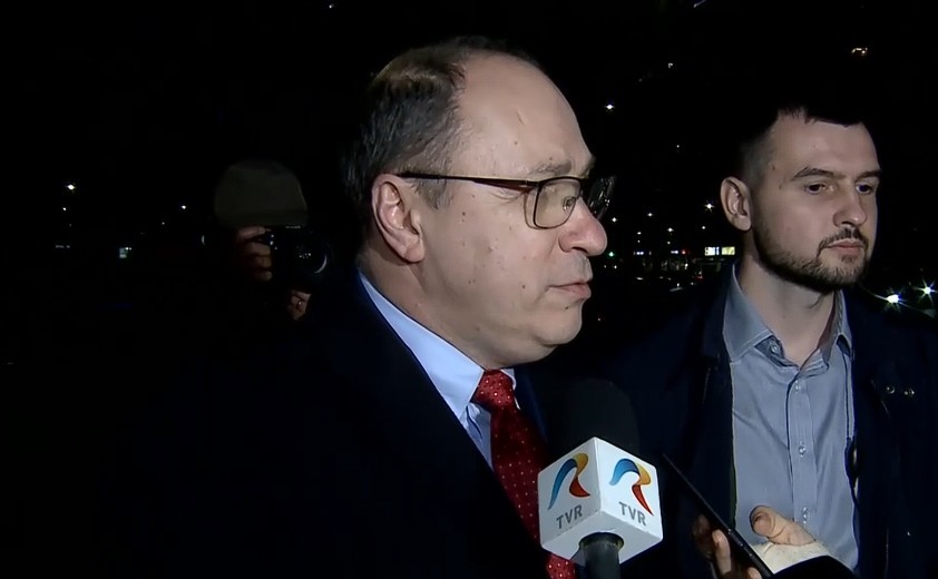 NEWS.ro: Ministrul Educaţiei a venit să vorbească cu studenţii care protestau în Piaţa Victoriei: Îmi doresc un buget mai mare acordat studenţilor. În acelaşi timp, îmi doresc o schimbare de mentalitate