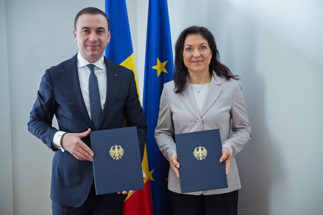 NEWS.ro: Ministrul Energiei, Bogdan Ivan, a semnat la Bruxelles, alături de ministrul german al Economiei şi Energiei, declaraţia comună care deschide un parteneriat direct şi oportunităţi concrete pentru dezvoltarea şi securitatea economică a României