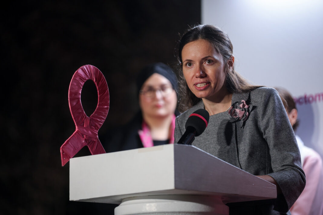 NEWS.ro: Mirabela Grădinaru: Adicţiile în rândul copiilor şi adolescenţilor nu sunt o problemă care poate fi rezolvată izolat. Atunci când familia, comunitatea, şcoala şi instituţiile publice lucrează împreună, doar atunci vom putea avea rezultate concrete