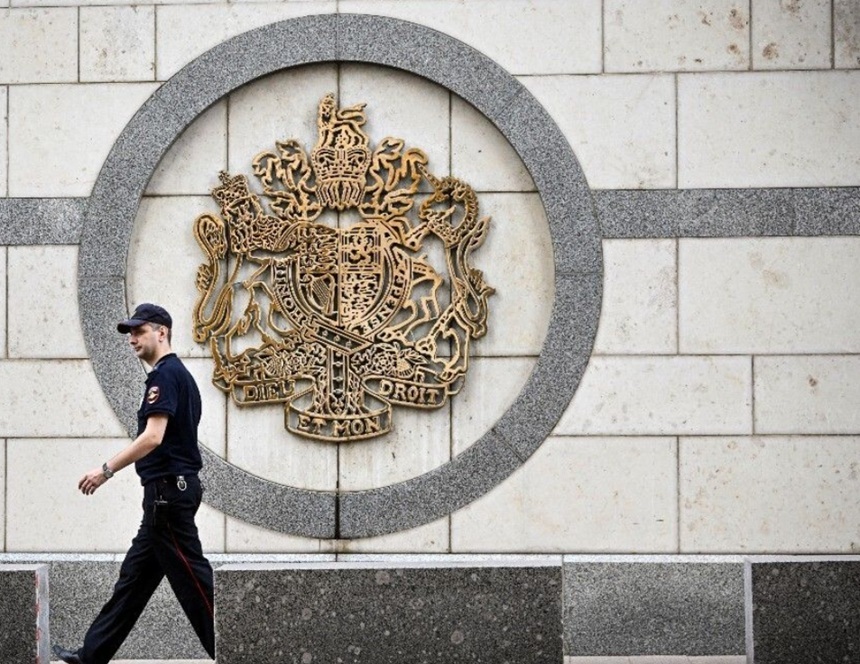 NEWS.ro: Moscova ordonă expulzarea secretarului II al Ambasadei Regatului Unit, Albertus Gerhardus Janse Van Rensburg, acuzat de FSB de spionaj şi ”subversiune”