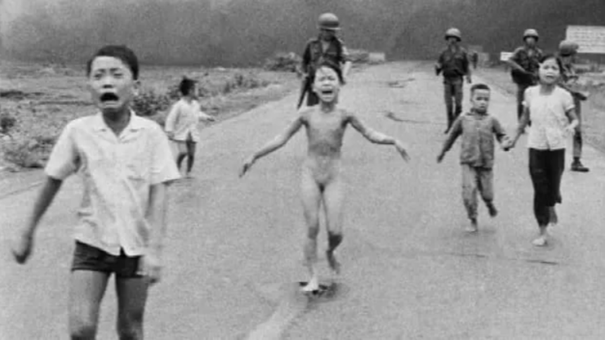 NEWS.ro: „Napalm Girl” - Netflix, dată în judecată pentru defăimare de fotograful Nick Ut - VIDEO