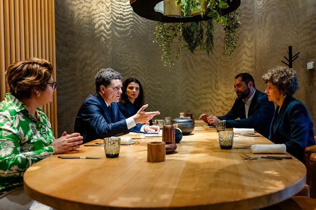 NEWS.ro: Nicuşor Dan, discuţii cu Oana Gheorghiu despre digitalizarea României şi reforma companiilor de stat: Cetăţenii români, inclusiv cei din diaspora, au dreptul la servicii publice moderne, digitalizate şi de calitate, fără drumuri la ghişeu