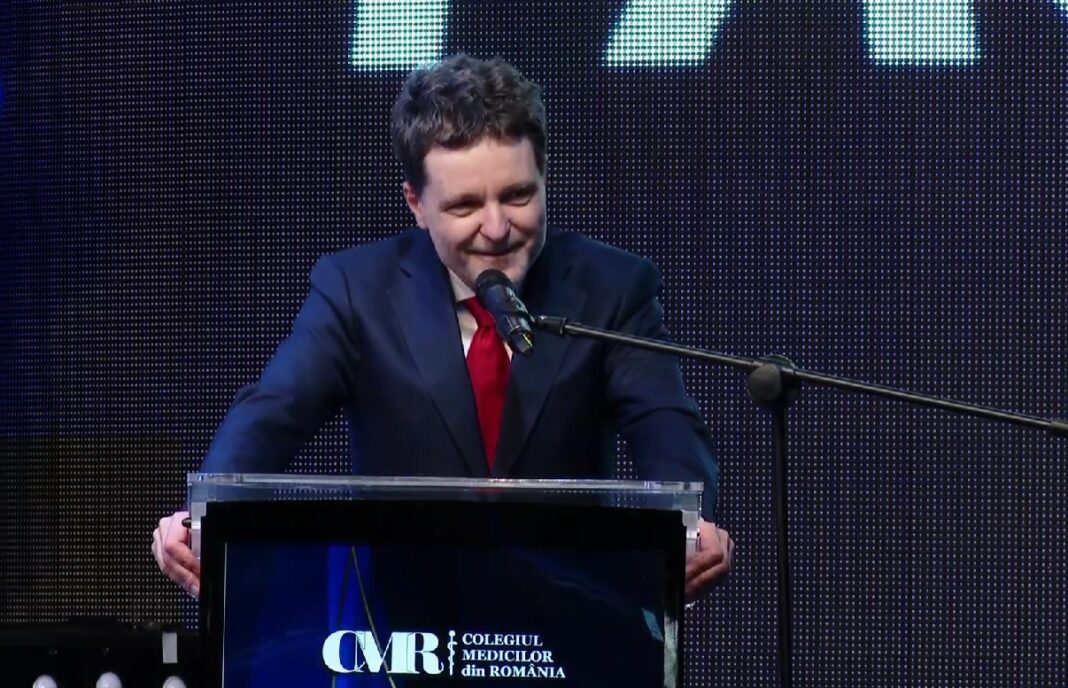 NEWS.ro: Nicuşor Dan: Pare absurd ca între un medic care a făcut şase ani de facultate şi o reclamă pe internet să alegi reclama de pe internet/ Cum au ajuns oamenii să nu mai vrea să-şi vaccineze copiii? Câţi oameni au murit în România că au ignorat ştiinţa