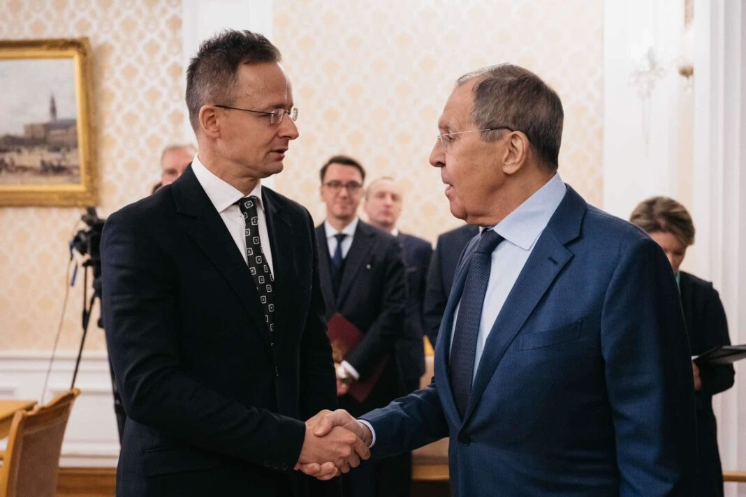 NEWS.ro: O înregistrare audio ajunsă pe internet arată că ministrul de externe al Ungariei discută cu Serghei Lavrov despre sancţiunile UE împotriva Rusiei
