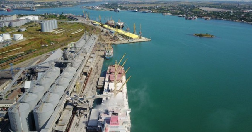 NEWS.ro: O navă sub pavilion panamez încărcată cu porumb, avariată într-un atac rus cu dronă în timp ce pleca din portul Ciornomorsk, în regiunea Odesa, acuză Kievul. Mai mulţi membri ai echipajului, răniţi