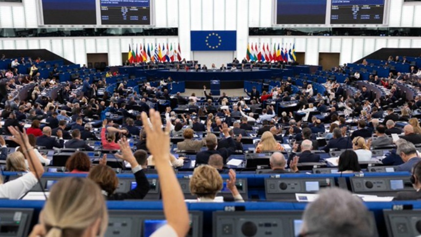 NEWS.ro: Parlamentul European dă undă verde, cu anumite condiţii, Acordului comercial UE-SUA