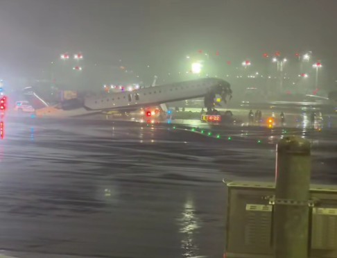 NEWS.ro: Patru persoane au fost rănite în incidentul de pe aeroportul LaGuardia - NBC News