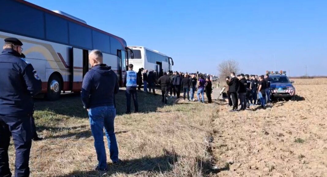 NEWS.ro: Peste 100 de suporteri ai echipelor Politehnica Timişoara şi PAOK Salonic au participat la un moment comemorativ în memoria fanilor greci care şi-au pierdut viaţa într-un accident în Timiş/ A fost amplasat şi un monument - FOTO