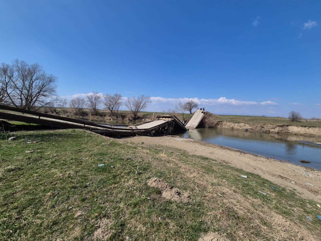 NEWS.ro: Pod care face legătura între judeţele Covasna şi Braşov, surpat / Circulaţia în zonă nu este posibilă / Rută alternativă