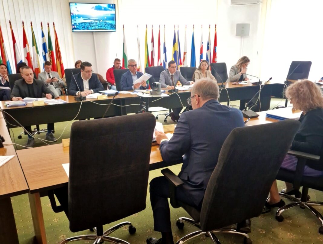 NEWS.ro: Prahova: Autorităţile anunţă că a fost aprobată documentaţia actualizată a centurii Azuga-Buşteni. Un troson de mai puţin de 10 kilometri va costa peste 843 de milioane de lei