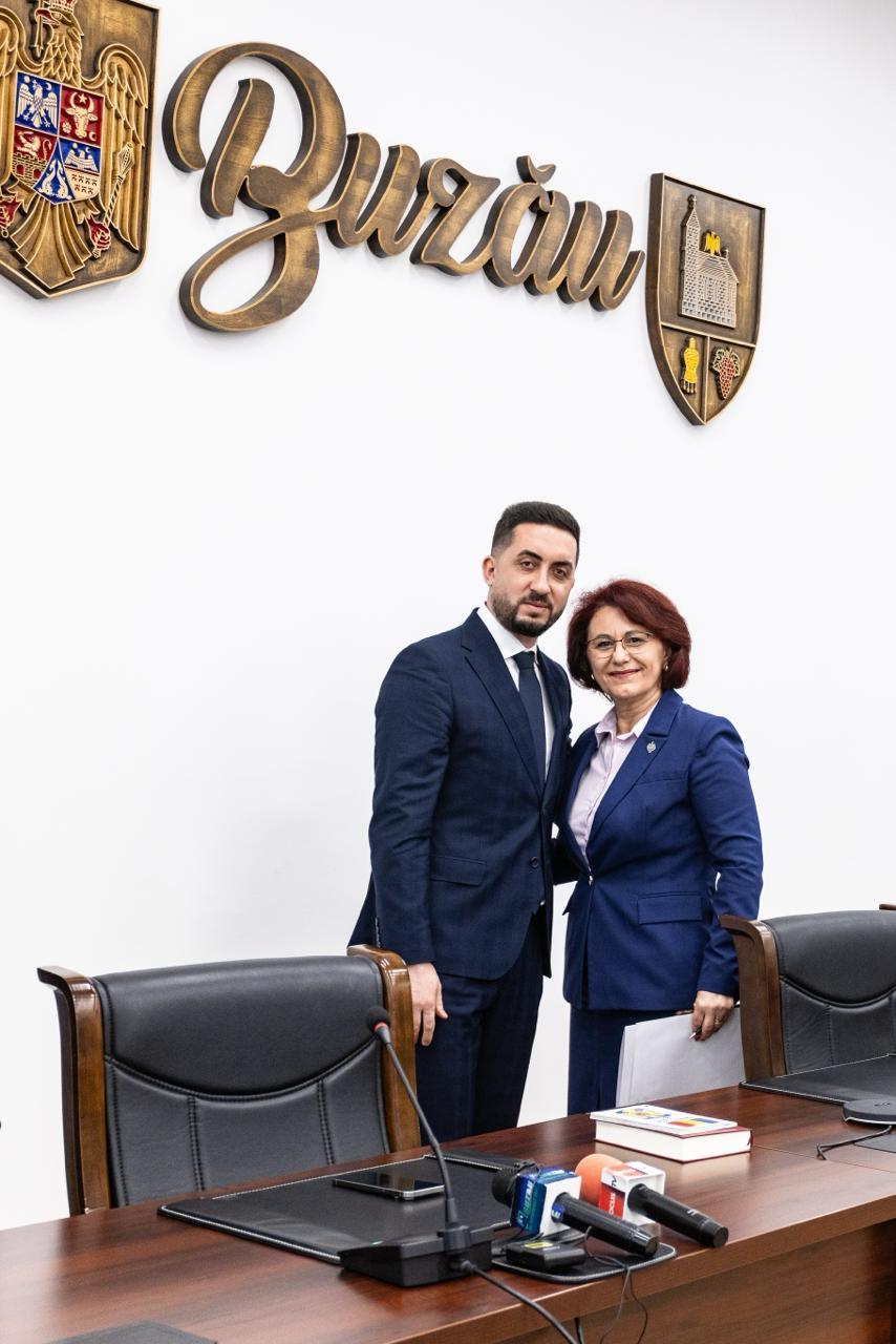 NEWS.ro: Prefectul de Buzău, Liliana Sbîrnea: Posturi din prefecturi au fost tăiate pentru a fi alocate la Bihor